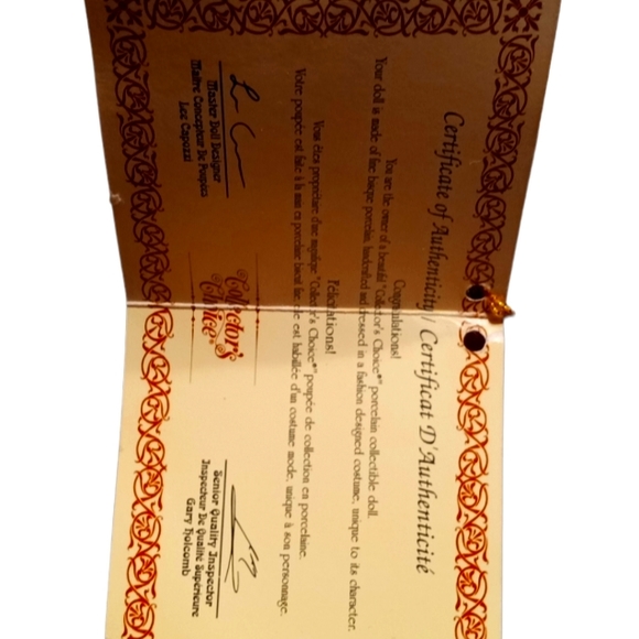 Musical Porcelain Doll. "Paige", is a beauty. With a certificate of authenticity - Picture 9 of 10